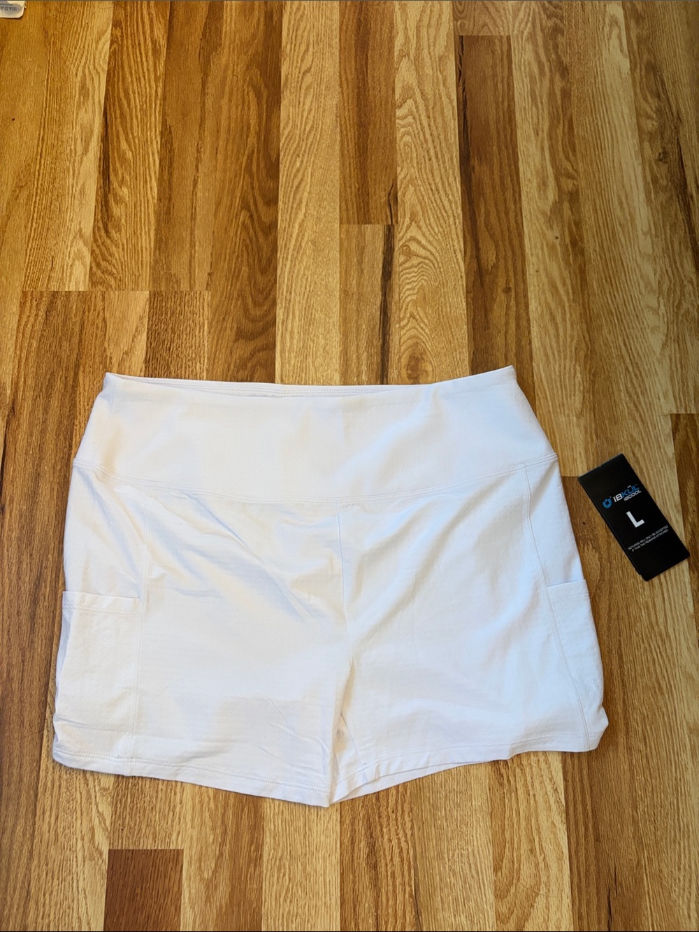NWT Ibkul Shorty w/pockets